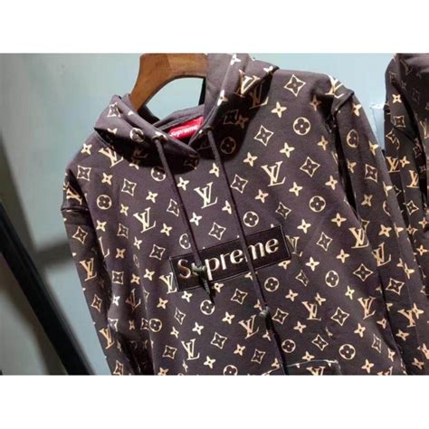 coprerta louis vuitton e supreme prezzi|supreme x Louis Vuitton hoodie.